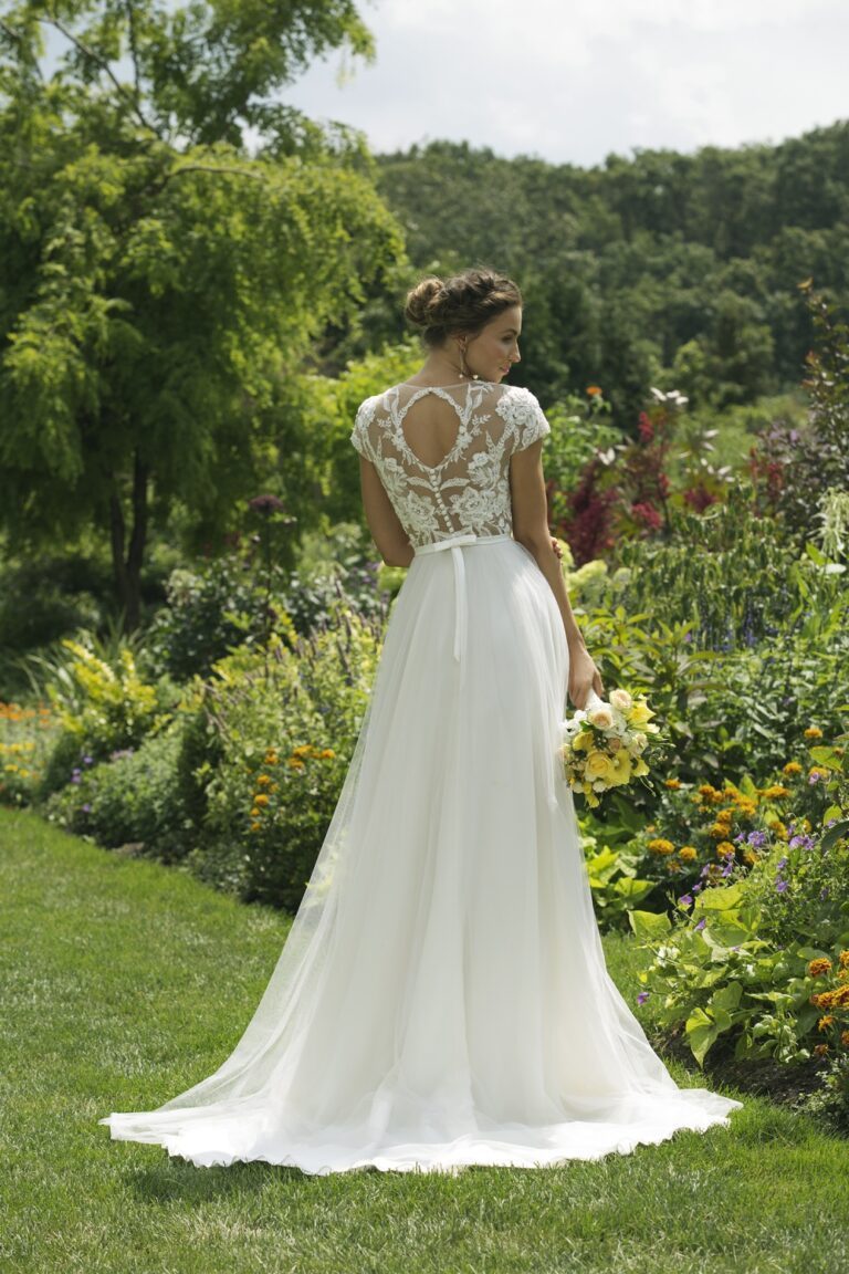 Slim A-Line Crew Neck Gown with Natural Waistline - εικόνα 3