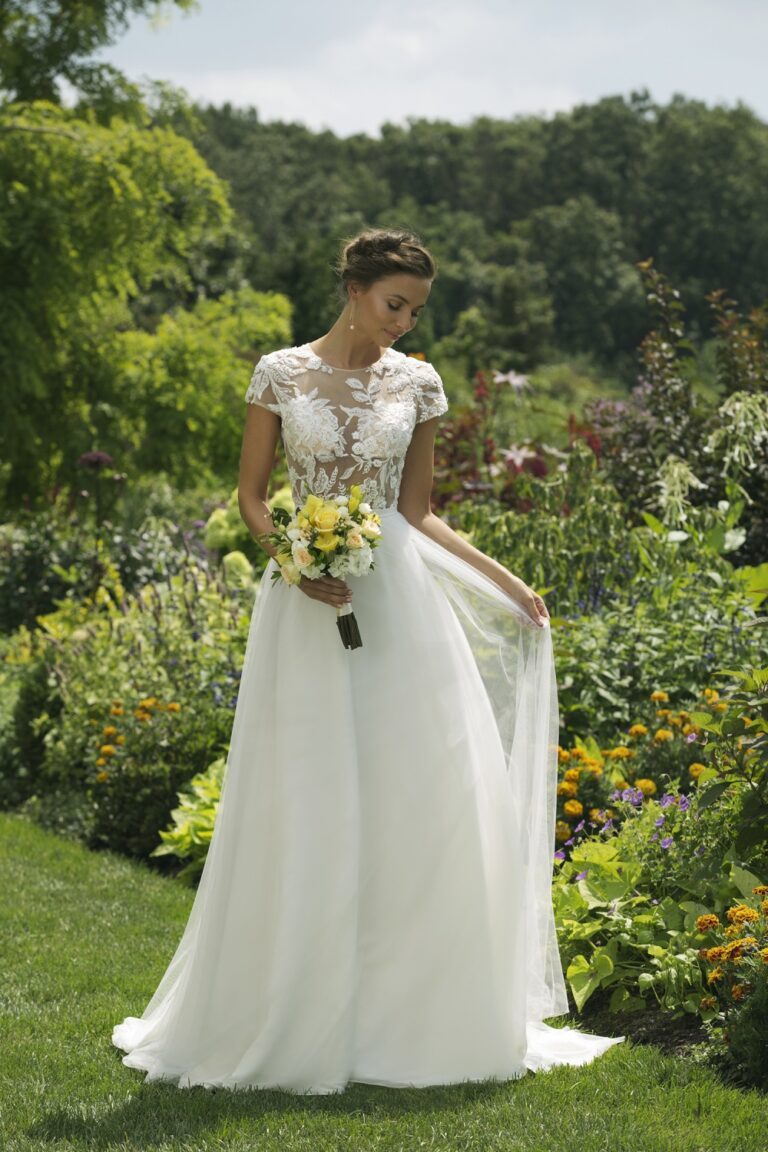 Slim A-Line Crew Neck Gown with Natural Waistline - εικόνα 4
