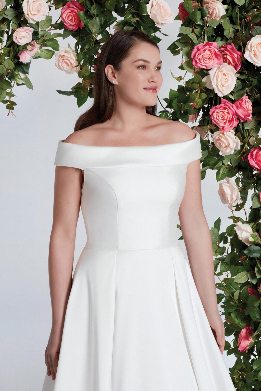 Clean Mikado A-line Gown with Cuff Neckline - εικόνα 1