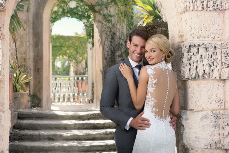 Queen Anne and Illusion Back Lace Gown - εικόνα 7