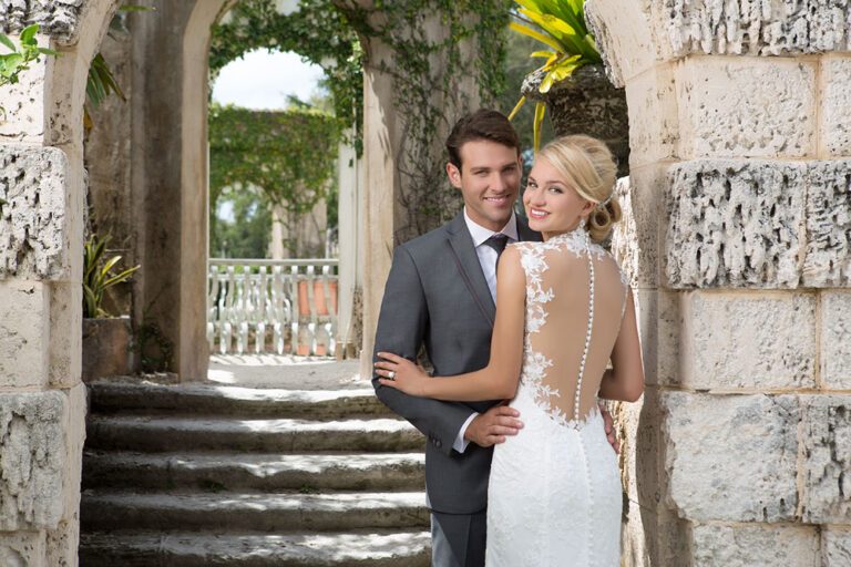 Queen Anne and Illusion Back Lace Gown - εικόνα 8