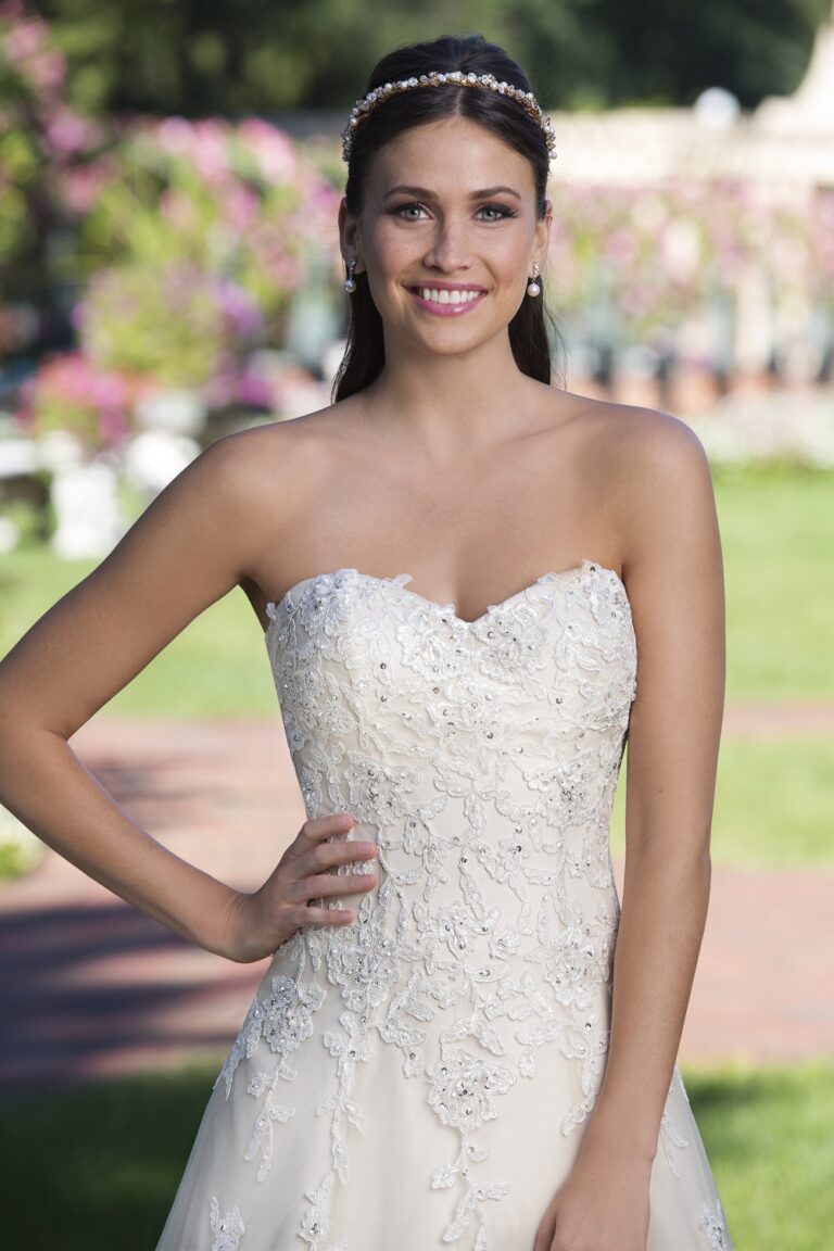 Νυφικό 3923 Sweetheart A-Line Gown with Beaded Lace