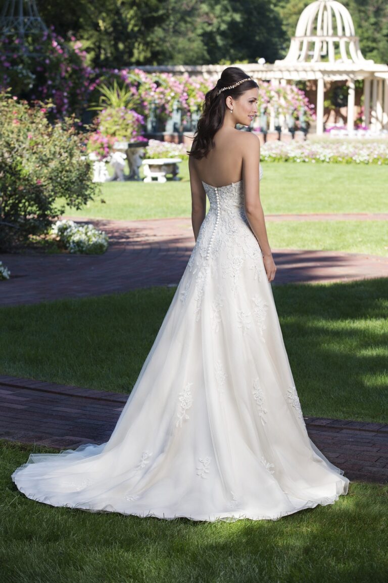 Sweetheart A-Line Gown with Beaded Lace - εικόνα 3