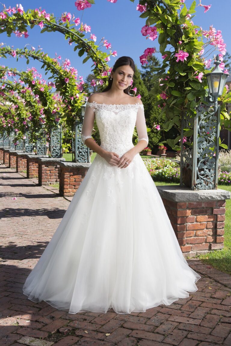 Venice Lace Ball Gown with Popover Jacket - εικόνα 10