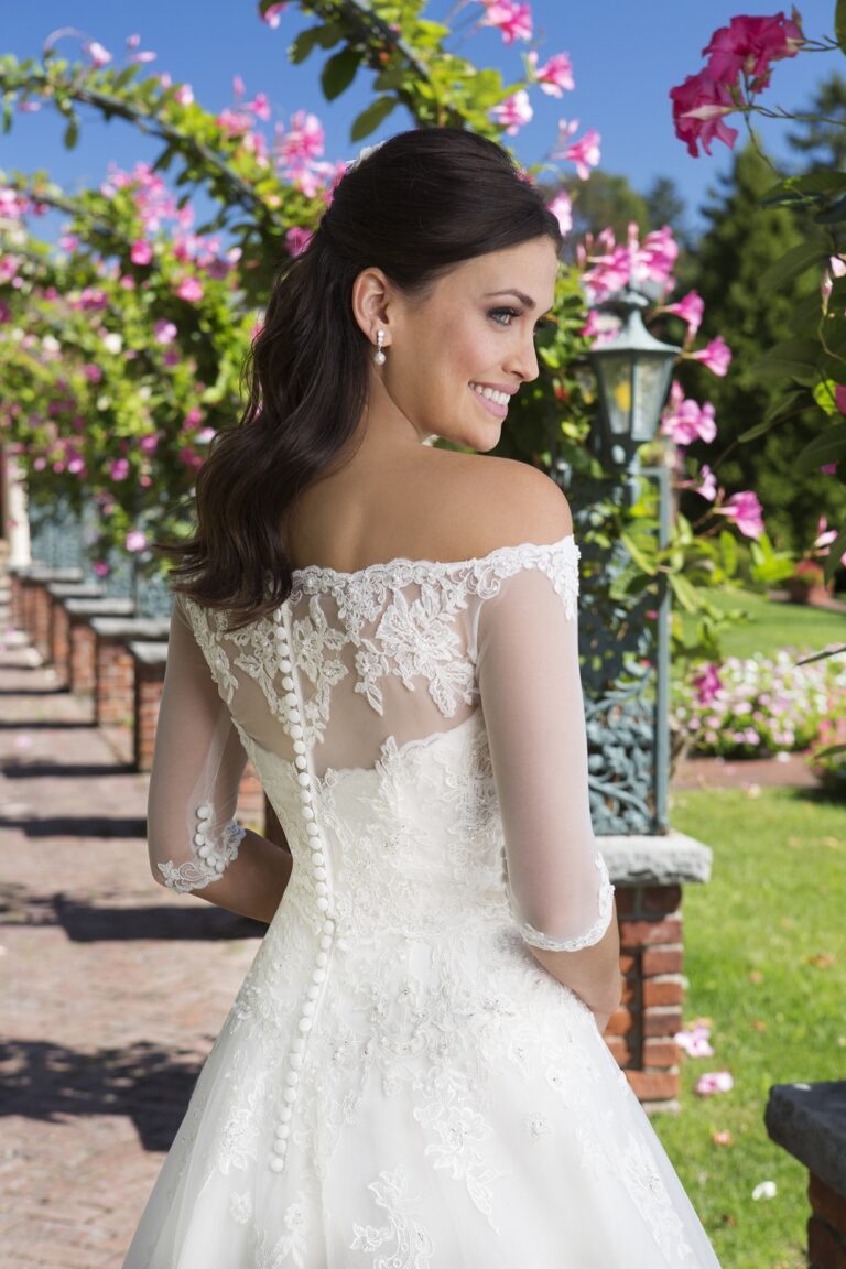 Venice Lace Ball Gown with Popover Jacket - εικόνα 8