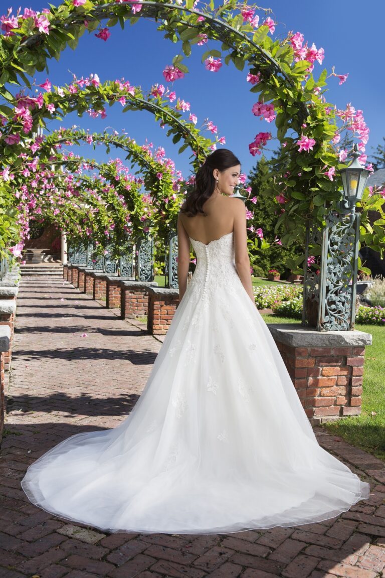 Venice Lace Ball Gown with Popover Jacket - εικόνα 7