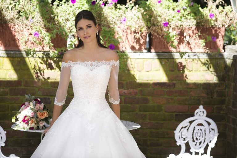 Venice Lace Ball Gown with Popover Jacket - εικόνα 5