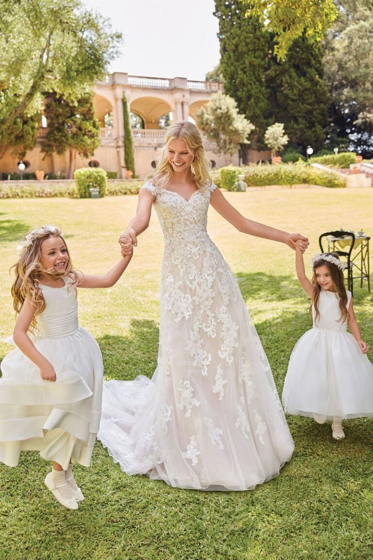 Off the Shoulder A-line Gown with Embroidered Lace - εικόνα 4