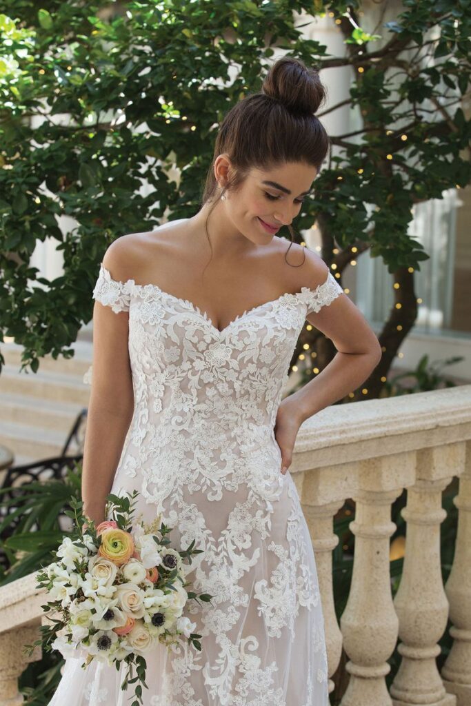 Off the Shoulder A-line Gown with Embroidered Lace - εικόνα 1