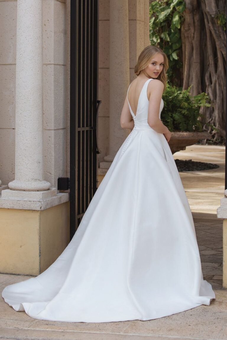 Asymmetric Draped Ball Gown with Pockets - εικόνα 5