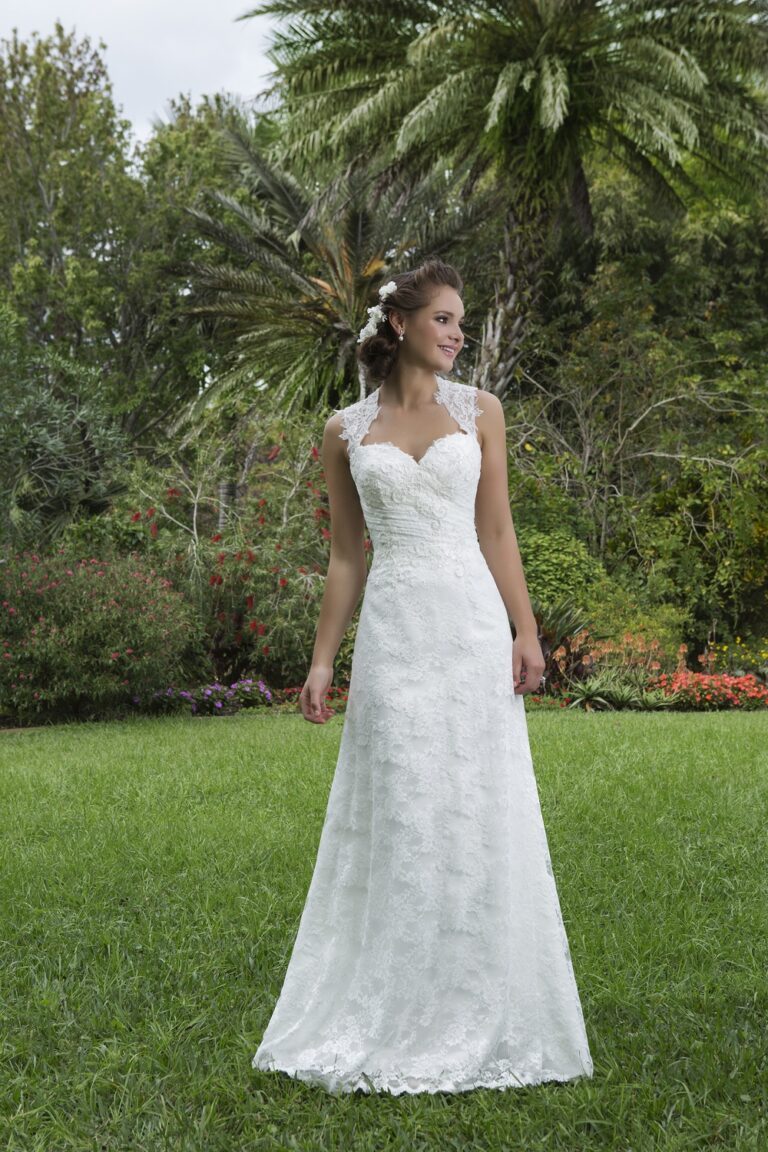Beaded Lace Slim A-Line with Queen Anne Neckline - εικόνα 4