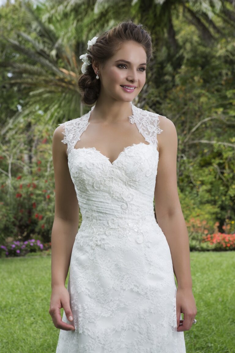 Νυφικό 6112 Beaded Lace Slim A-Line with Queen Anne Neckline