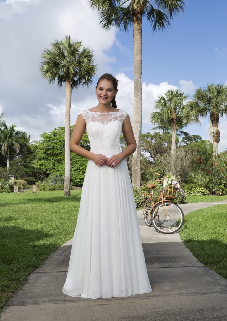 Tulle and Lace Slim A-Line Dress with Sabrina Neckline - εικόνα 10