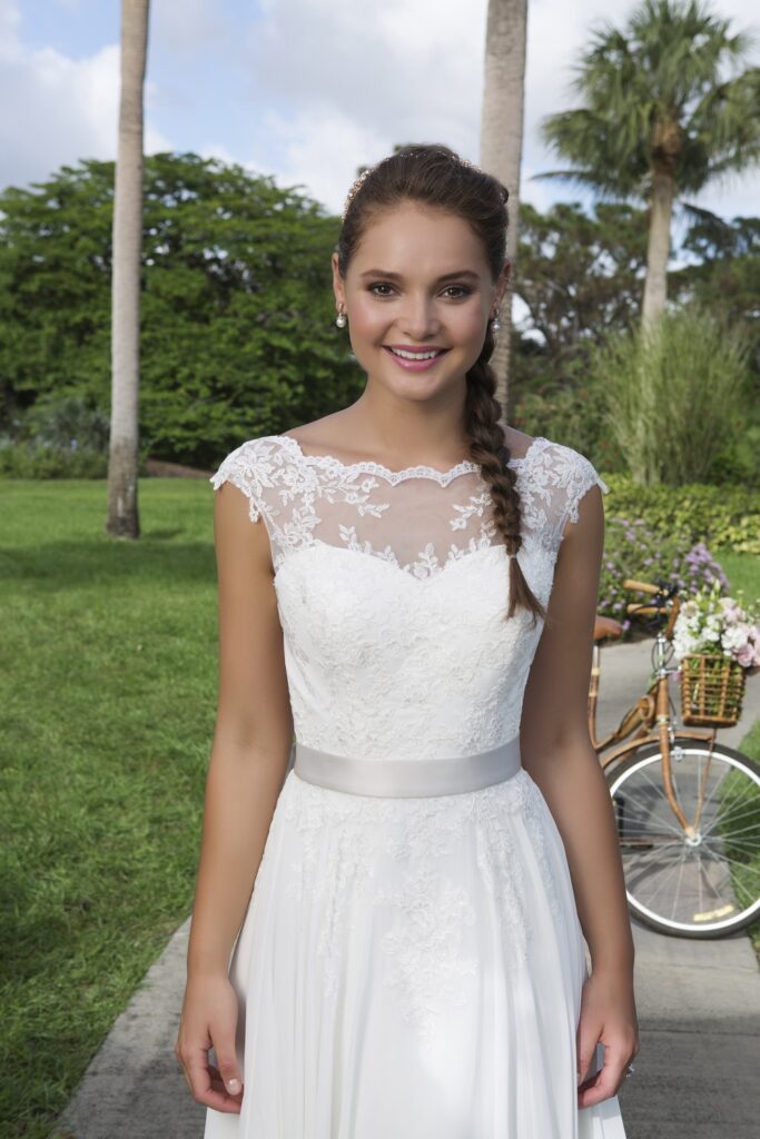 Tulle and Lace Slim A-Line Dress with Sabrina Neckline - εικόνα 1