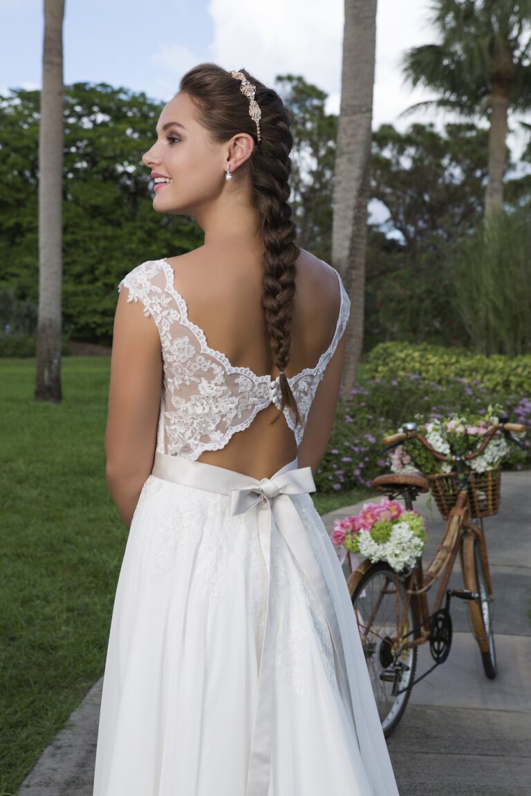 Tulle and Lace Slim A-Line Dress with Sabrina Neckline - εικόνα 8