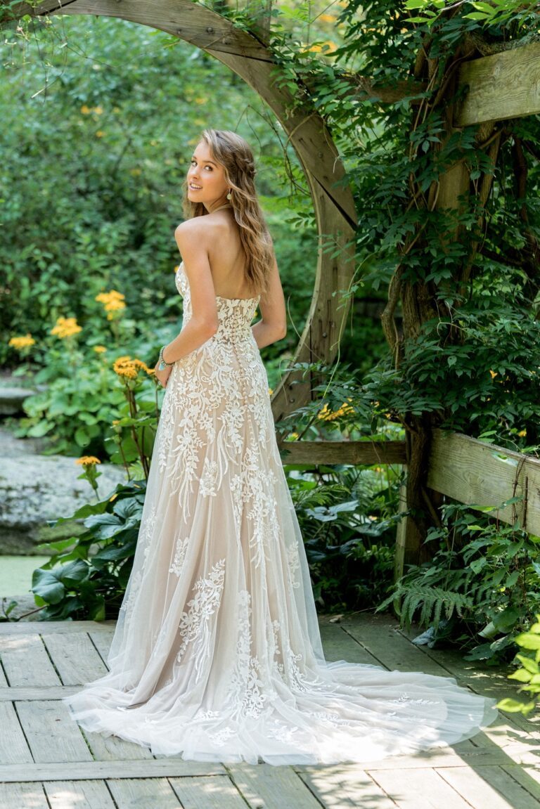 Illusion Lace Halter A-Line Gown with Sequins - εικόνα 8