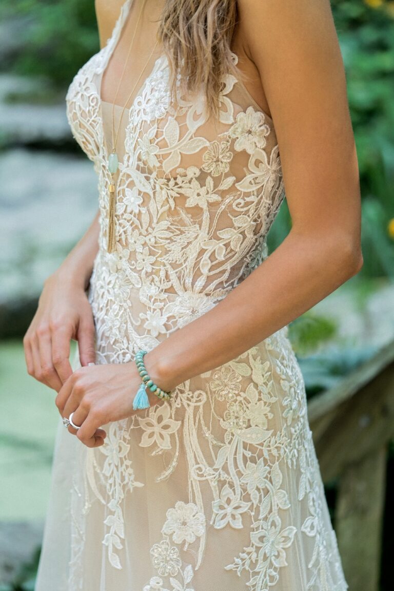 Illusion Lace Halter A-Line Gown with Sequins - εικόνα 6