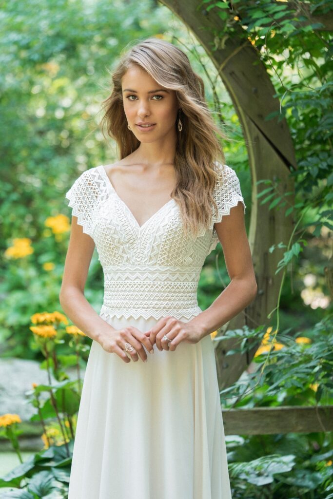 Cap Sleeve V-Neck Lace Bodice Gown - εικόνα 1