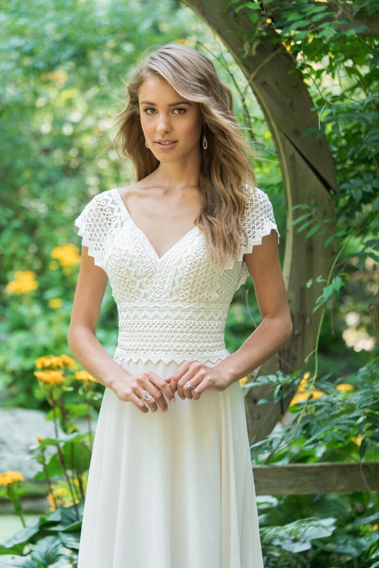Νυφικό 66016 Cap Sleeve V-Neck Lace Bodice Gown