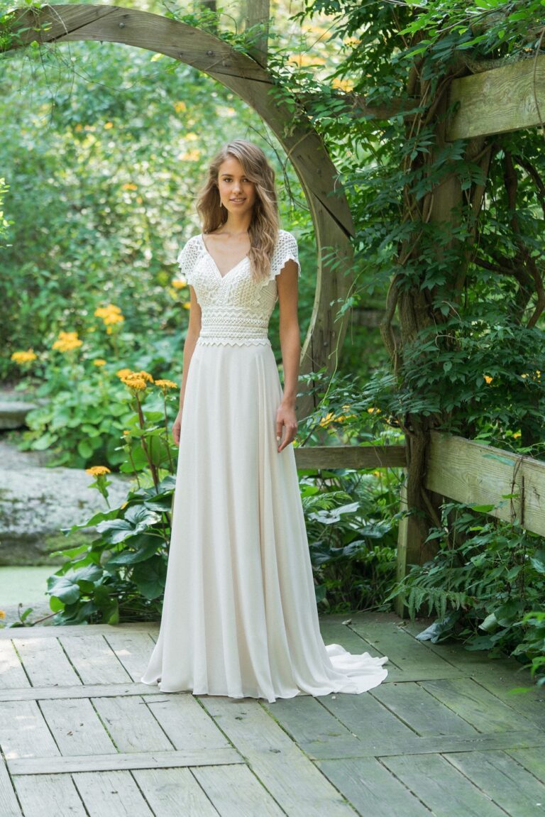 Cap Sleeve V-Neck Lace Bodice Gown - εικόνα 4