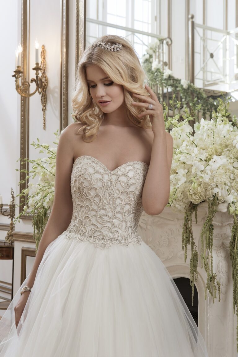 Beaded Lace and Tulle Layered Skirt Ball Gown - εικόνα 4