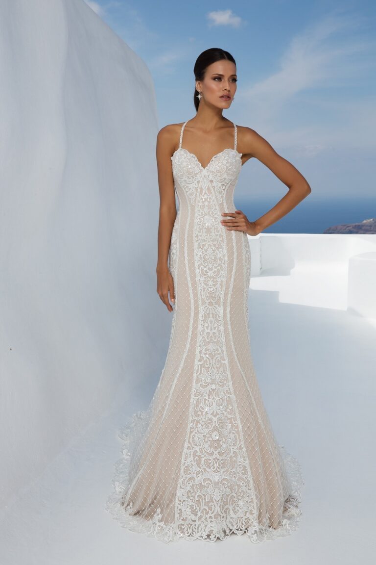 Fit and Flare Lace Gown with Beaded Back Detail - εικόνα 3