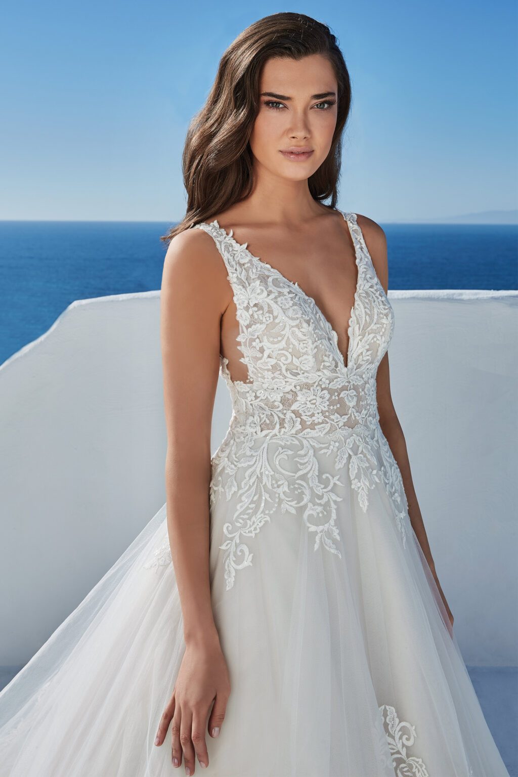 Deep V-Neck Ball Gown with Lace Cummerbund - εικόνα 1