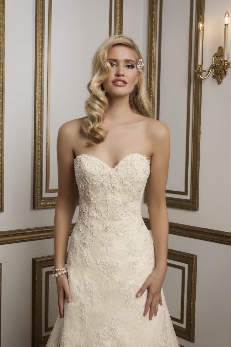 Νυφικό 8839 Vintage and Chantilly Lace Sweetheart A-line Gown