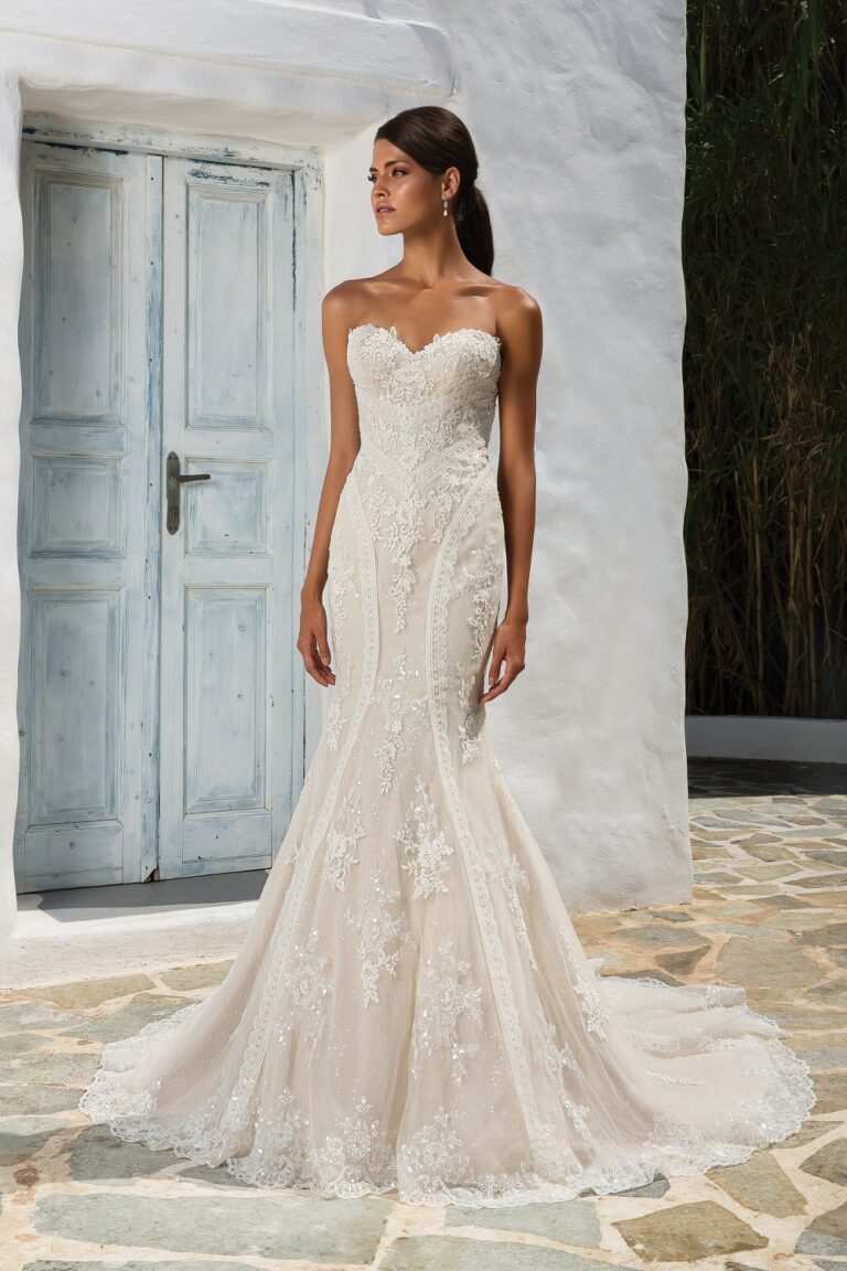 Sequined Lace Fit and Flare Wedding Dress - εικόνα 8