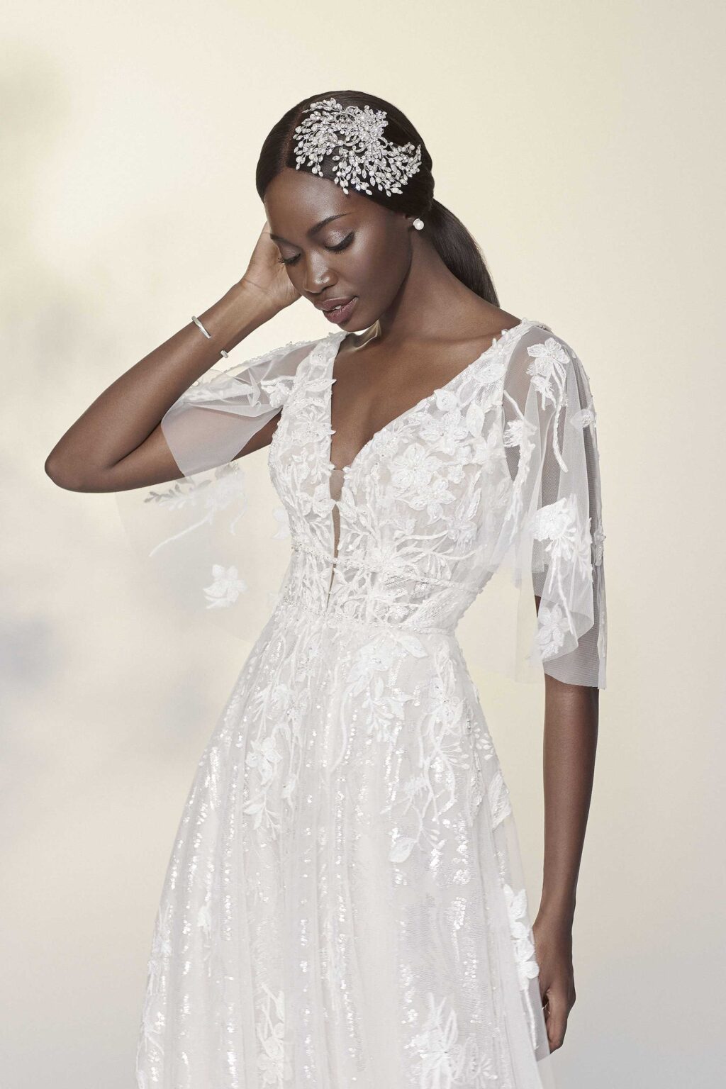 Plunging V-Neck A-Line Gown with Sequined Underlay - εικόνα 1