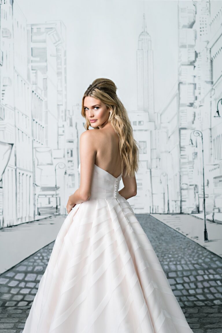 Geometric Organza Trim on Strapless Ball Gown - εικόνα 8