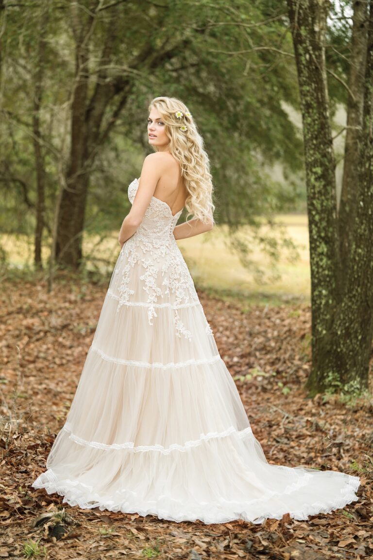 Strapless Lace Gown with Lace-Trimmed Tiered Skirt - εικόνα 3
