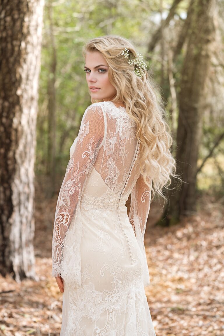 V-Neck Allover Lace Gown with Bell Sleeves - εικόνα 3