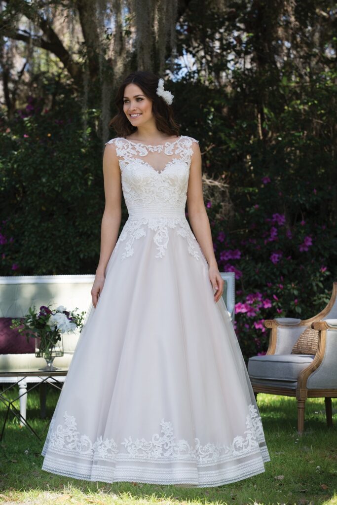 Tea Length Tulle and Satin Ball Gown with Lace Appliqués - εικόνα 1