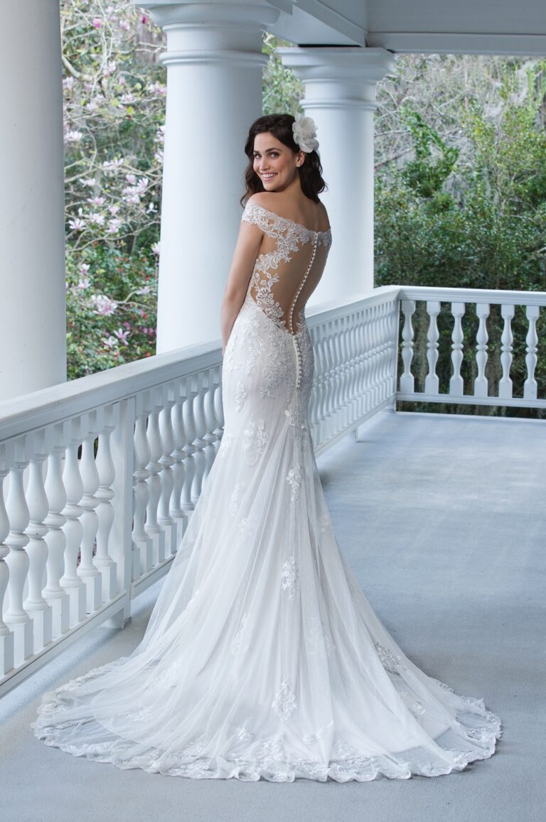 Off the Shoulder Lace Gown with Open Back - εικόνα 6