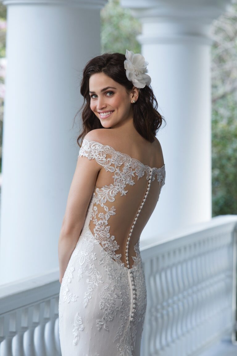 Off the Shoulder Lace Gown with Open Back - εικόνα 5