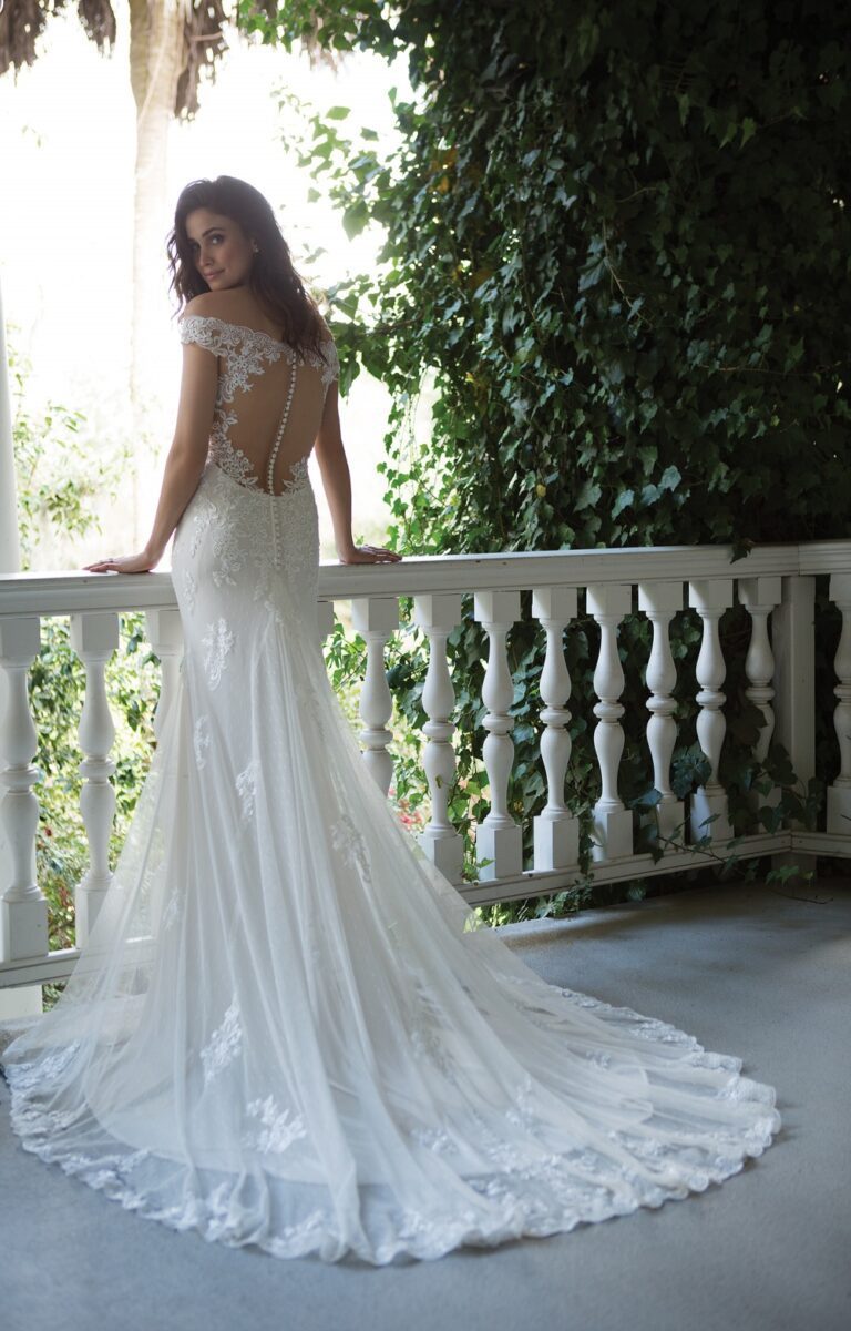 Off the Shoulder Lace Gown with Open Back - εικόνα 3
