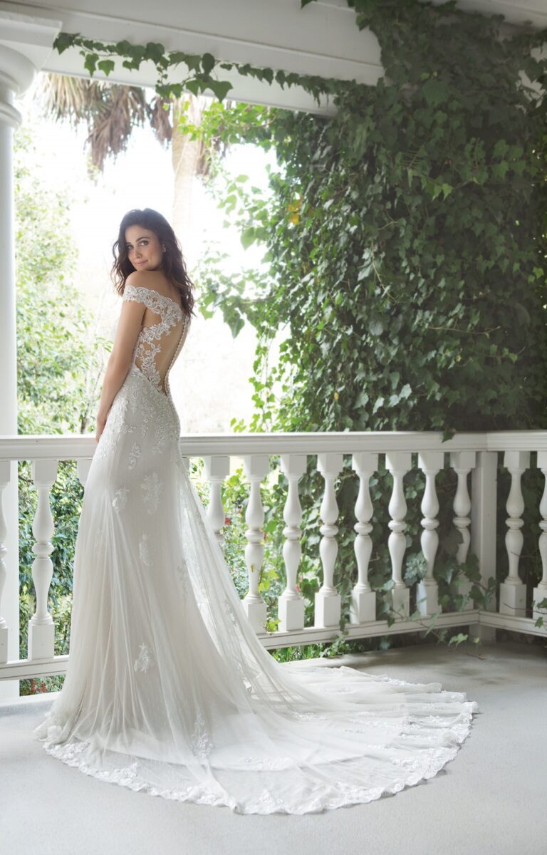 Off the Shoulder Lace Gown with Open Back - εικόνα 8