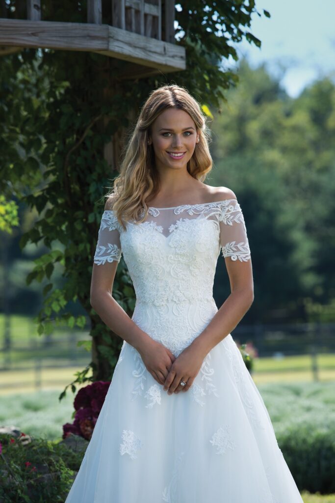Off the Shoulder Tulle Ball Gown - εικόνα 1