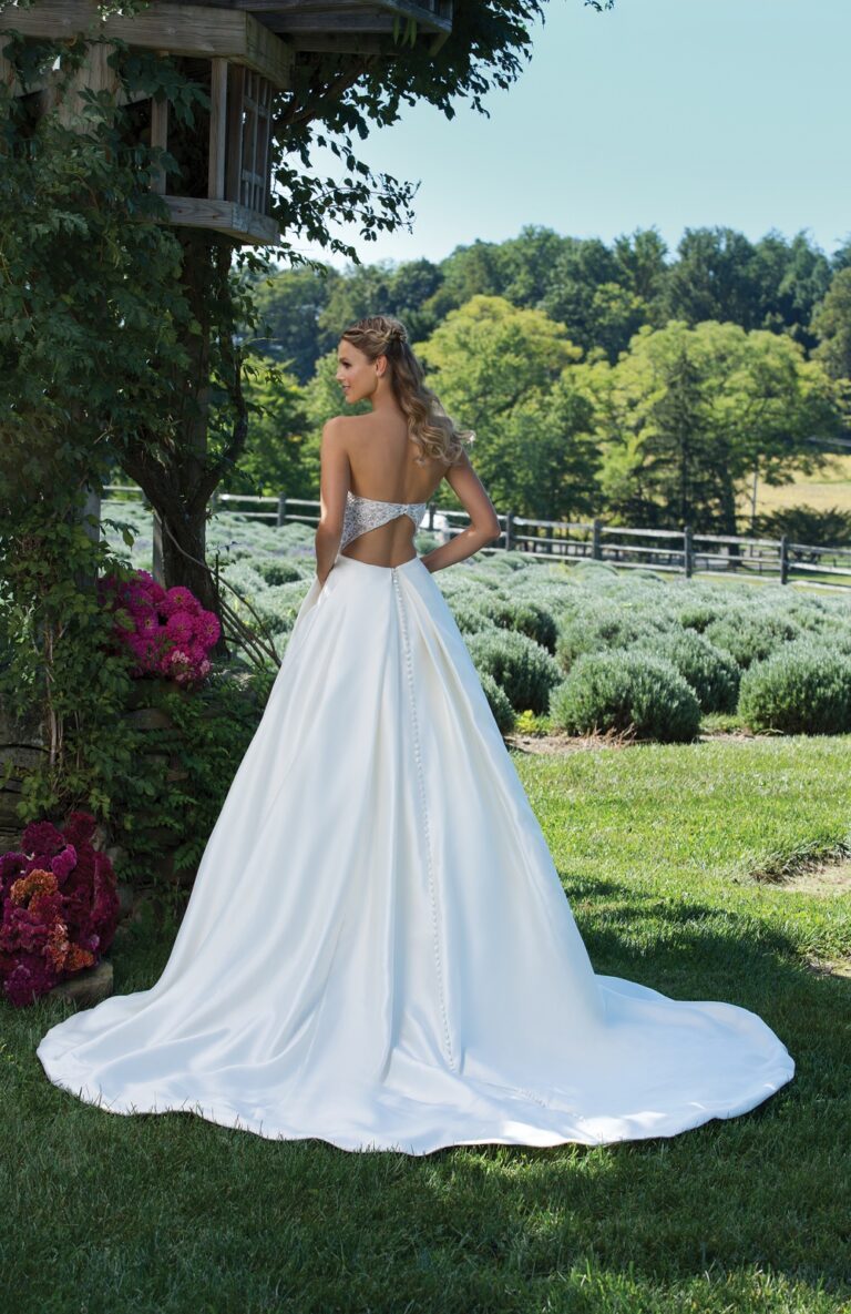 Full Mikado Ball Gown with Sweetheart Neckline and Keyhole Back - εικόνα 4