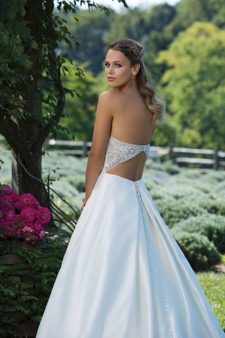 Full Mikado Ball Gown with Sweetheart Neckline and Keyhole Back - εικόνα 3