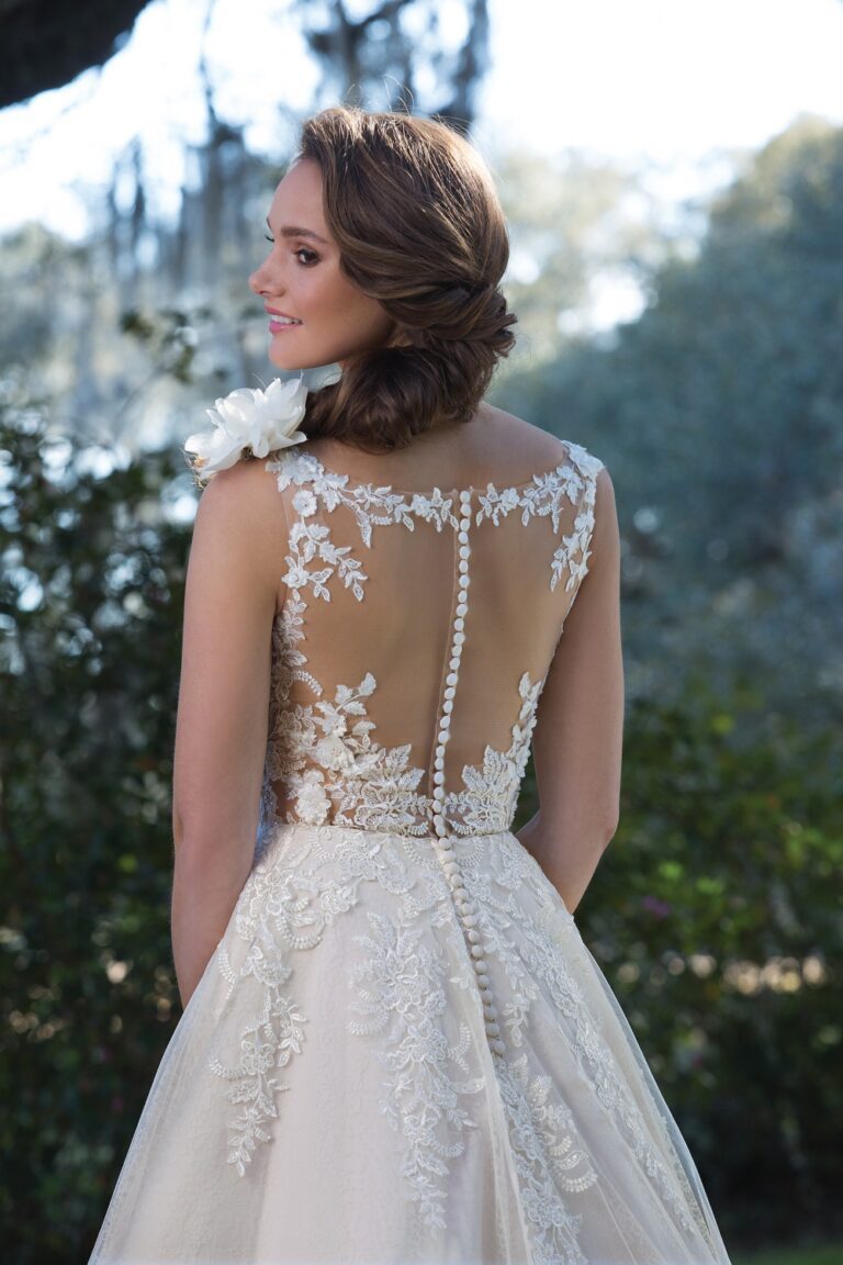 Beaded Lace Applique Gown with Sheer Tulle over Chantilly Lace - εικόνα 4