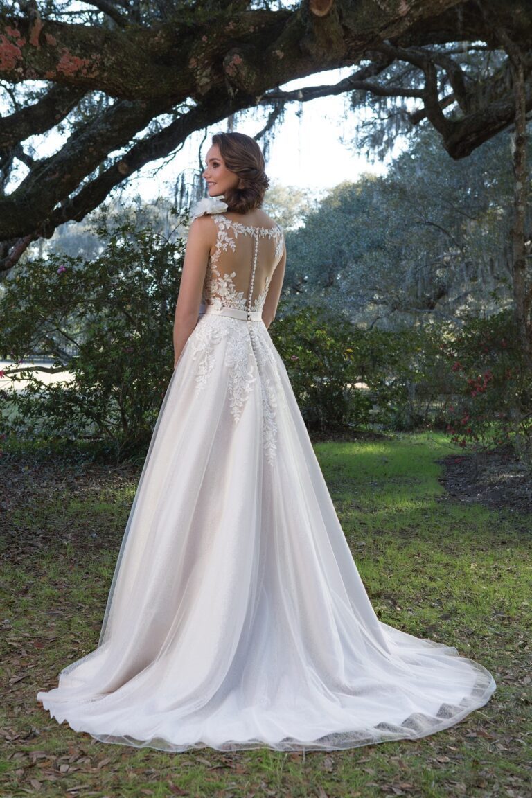 Beaded Lace Applique Gown with Sheer Tulle over Chantilly Lace - εικόνα 3