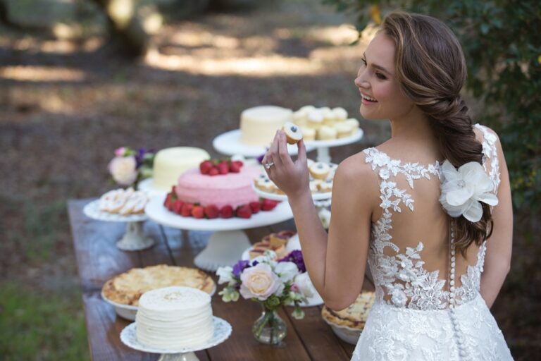 Beaded Lace Applique Gown with Sheer Tulle over Chantilly Lace - εικόνα 7