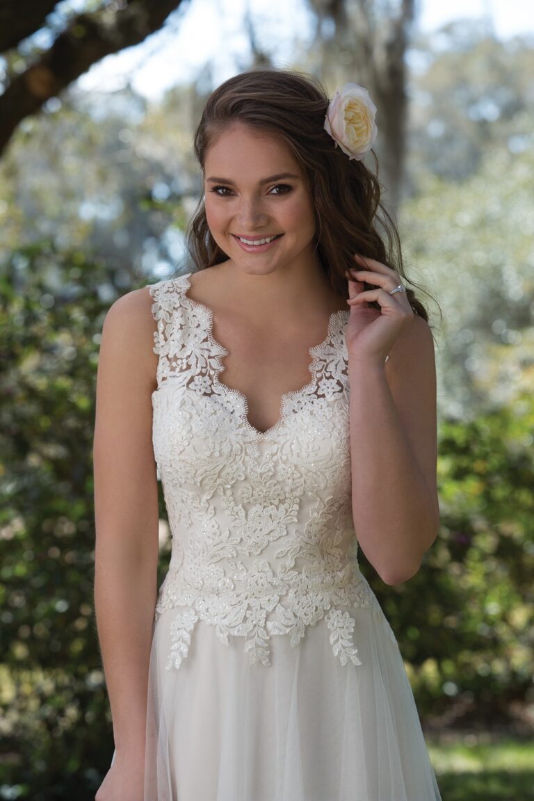 Νυφικό 6171 V-Neck Gown with Sequined Lace and Tulle Skirt