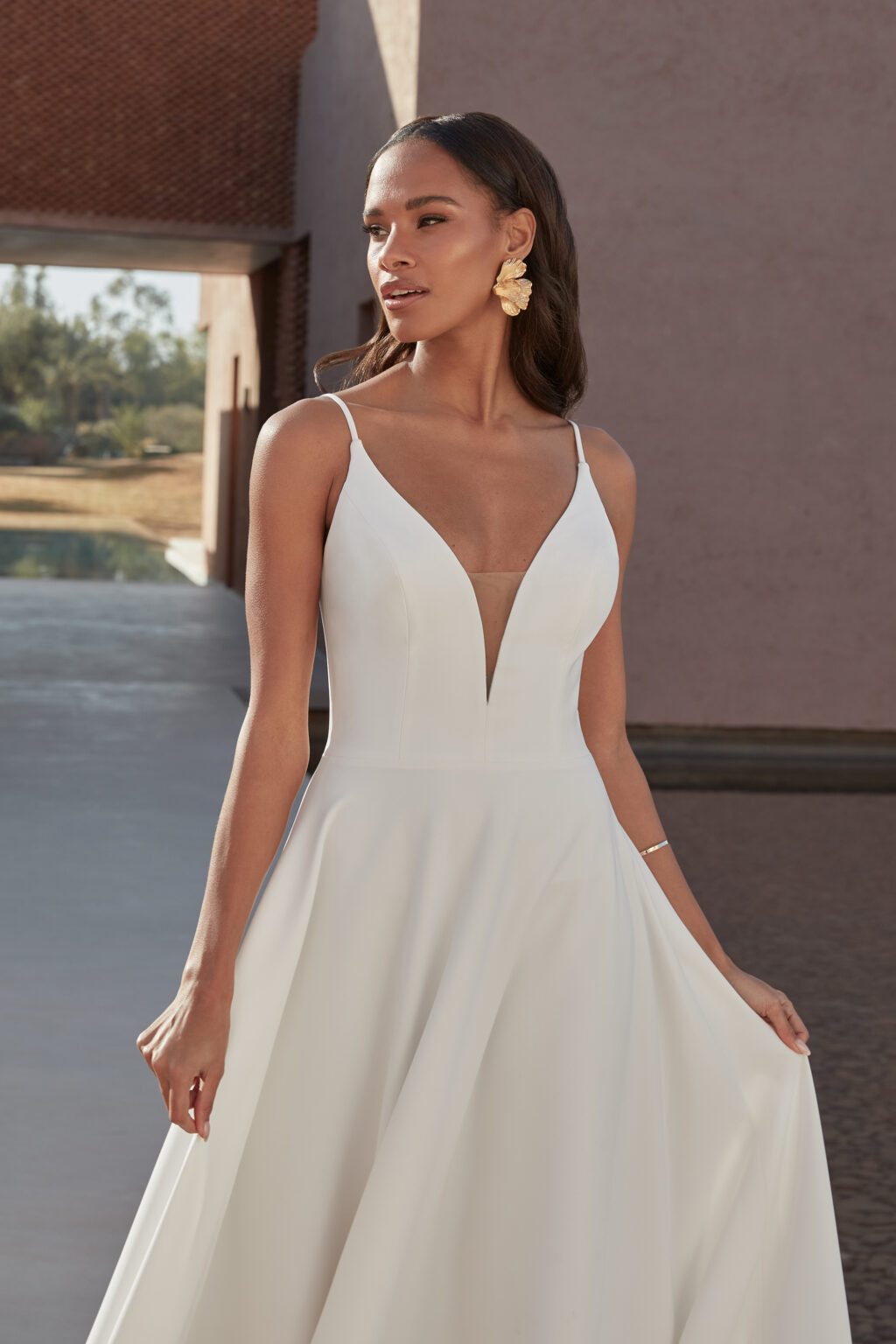 Crepe A-Line Gown with Keyhole Back and Bow - εικόνα 1
