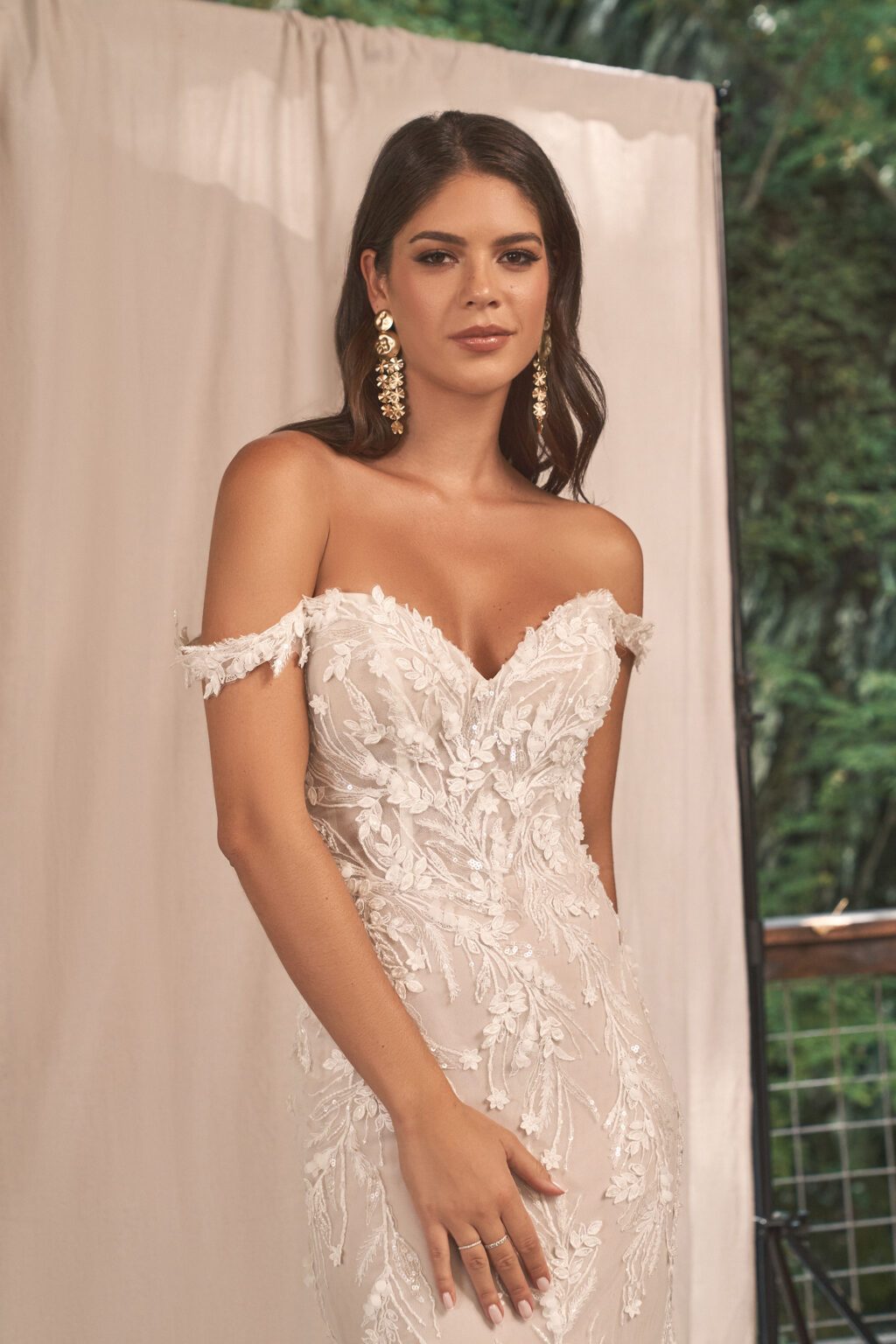 66290-Fit and Flare νυφικό χωρίς ώμο με παγιέτες σε όλο το μήκος του φορέματος - εικόνα 1