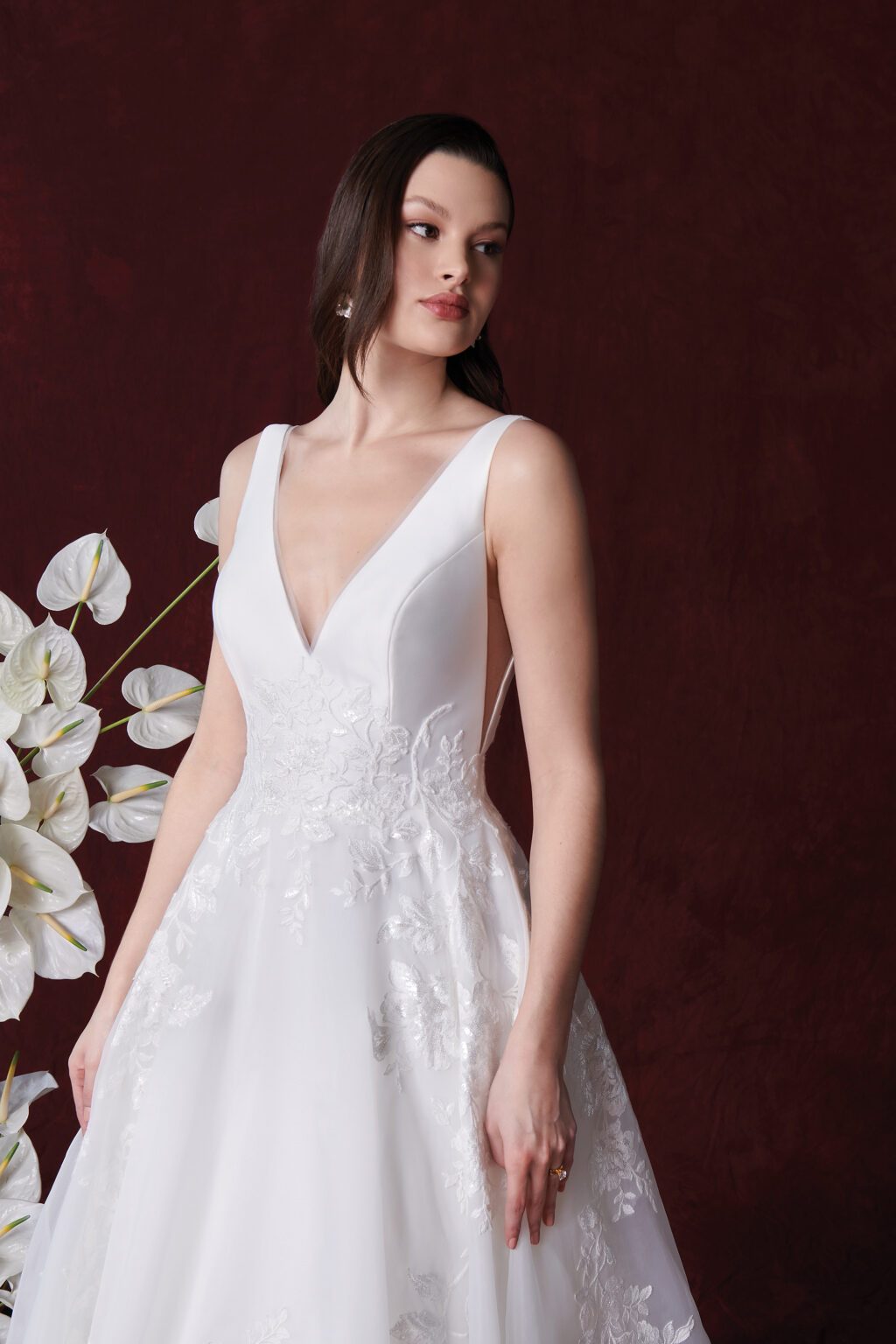 V-Neck A-Line Wedding Dress with Mikado Bodice and Organza Skirt - εικόνα 1
