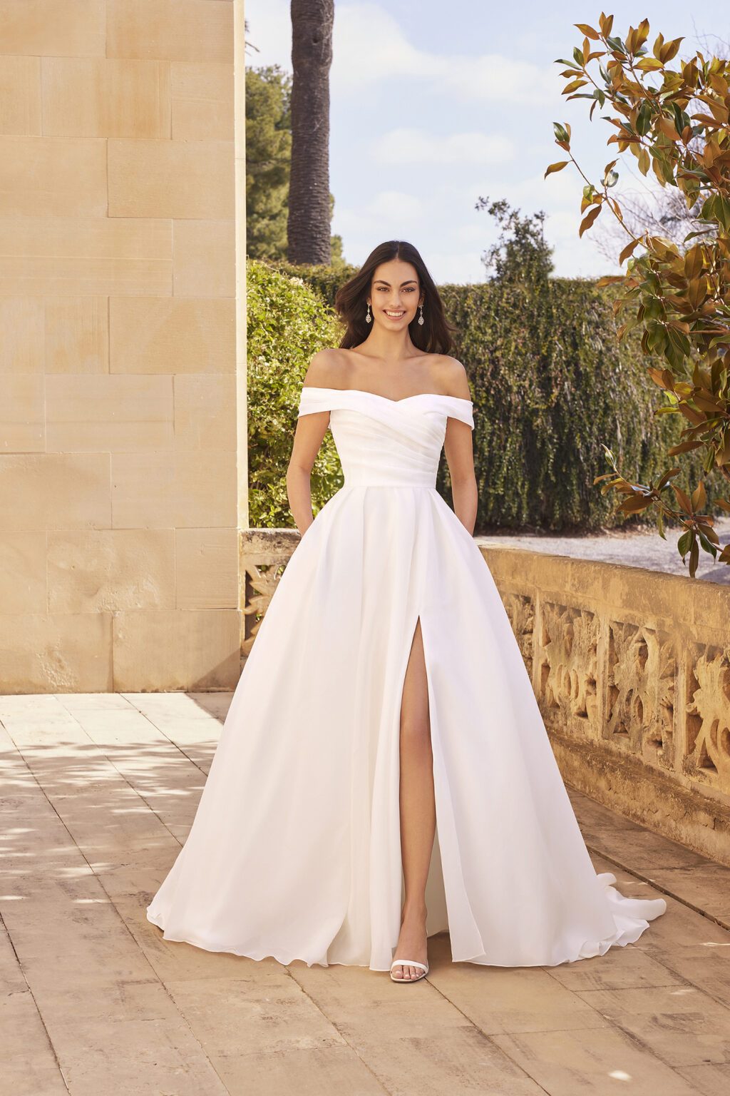 20005-Line Wedding Dress with Off The Shoulder Cuff & Skirt Slit - εικόνα 1