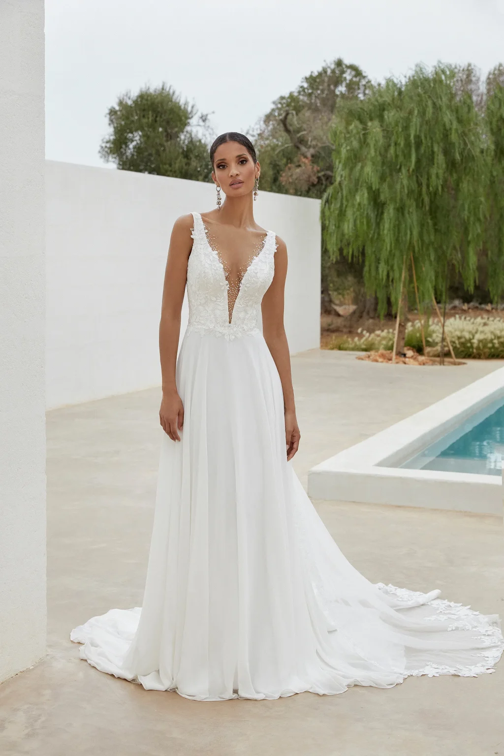 11355 - Chiffon A-Line Gown with Hand Beaded Embroidery on the Deep V-Neckline - εικόνα 1
